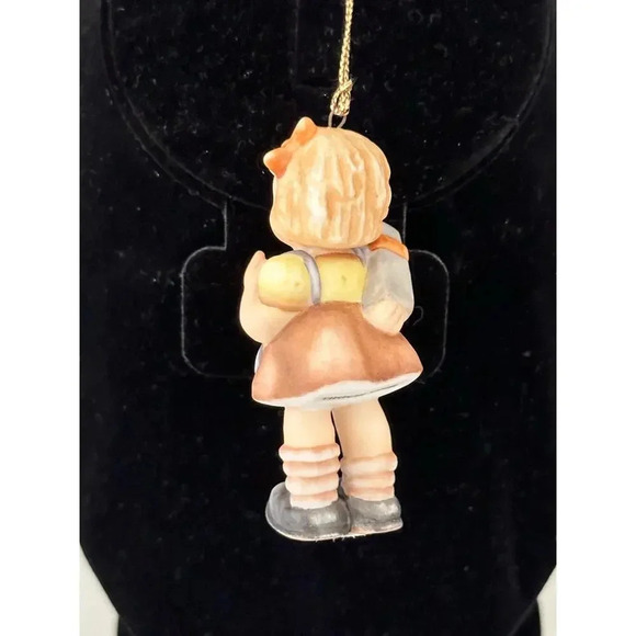 1997 Berta Hummel Goebel 'Surprise For You' Holiday Ornament - Picture 4 of 7